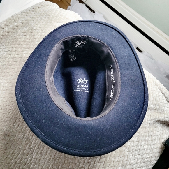 Vintage Bailey of Hollywood Litefelt Packable Water Repellent Small Navy Fedora - Picture 9 of 9